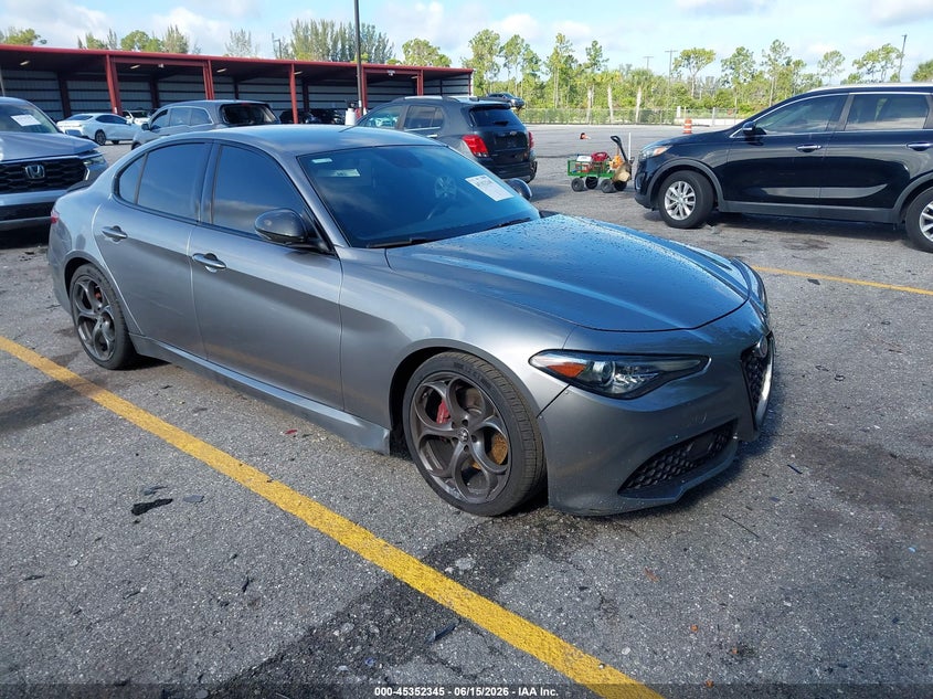 2019 Alfa romeo Giulia VIN ZARFAMAN1K7622552 IAAI salvage auction — LEFT FRONT, Rebuildable (Florida), sold $3,400 on 2026-07-20 (photo 1)