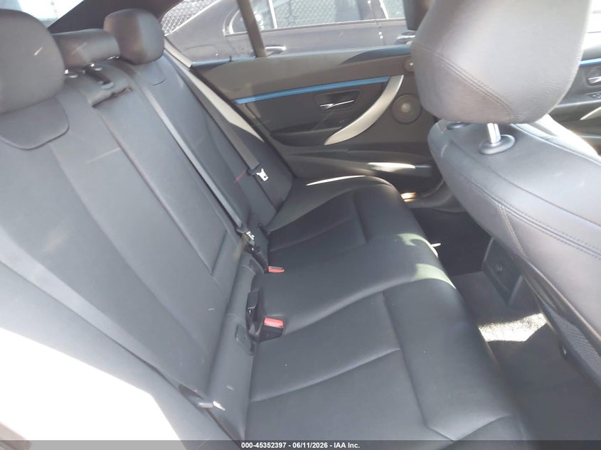 2018 BMW 3er VIN WBA8B3C55JK385077 IAAI salvage auction — FRONT END, Salvage Title, sold $7,850 on 2026-08-13 (photo 8)