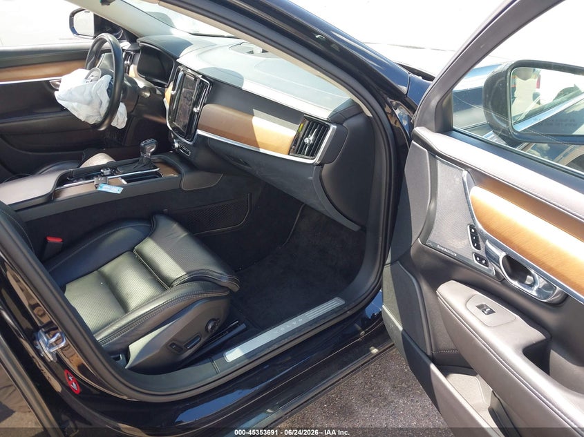 2017 Volvo S90 VIN YV1A22ML1H1013905 IAAI salvage auction — FRONT END, Salvage (Minnesota), sold $6,300 on 2026-08-03 (photo 5)