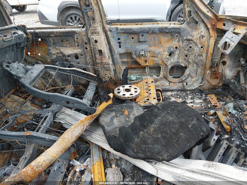 2005 Jeep Liberty (north america) VIN 1J4GL48KX5W614037 IAAI salvage auction — TOTAL BURN, Salvage (West Virginia), sold $50 on 2026-07-19 (photo 5)