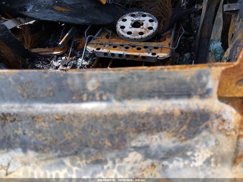2005 Jeep Liberty (north america) VIN 1J4GL48KX5W614037 IAAI salvage auction — TOTAL BURN, Salvage (West Virginia), sold $50 on 2026-07-19 (photo 9)