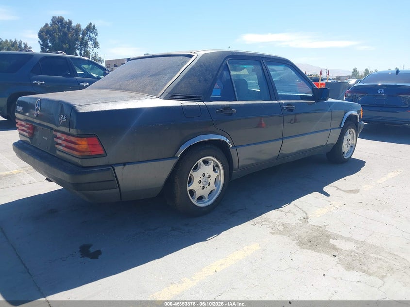 1993 Mercedes-benz VIN WDBDA29D1PG022198 IAAI salvage auction — NORMAL WEAR, Salvage Title - Dealer (California), sold $750 on 2026-07-20 (photo 4)