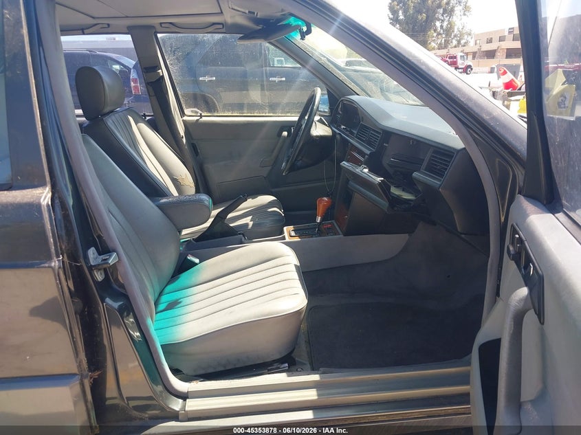 1993 Mercedes-benz VIN WDBDA29D1PG022198 IAAI salvage auction — NORMAL WEAR, Salvage Title - Dealer (California), sold $750 on 2026-07-20 (photo 5)