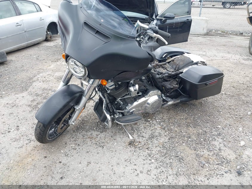2022 Harley-davidson Street glide VIN 1HD1KRP11NB669468 IAAI salvage auction — INTERIOR BURN, Clear (Oklahoma), sold $7,000 on 2026-08-04 (photo 2)