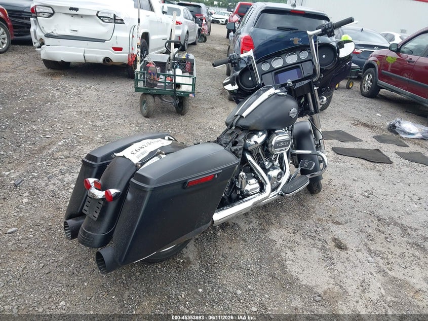 2022 Harley-davidson Street glide VIN 1HD1KRP11NB669468 IAAI salvage auction — INTERIOR BURN, Clear (Oklahoma), sold $7,000 on 2026-08-04 (photo 4)