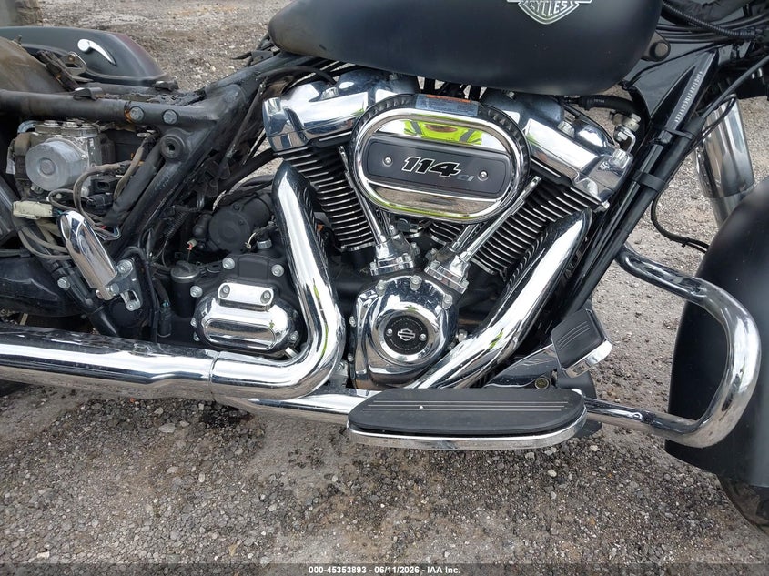 2022 Harley-davidson Street glide VIN 1HD1KRP11NB669468 IAAI salvage auction — INTERIOR BURN, Clear (Oklahoma), sold $7,000 on 2026-08-04 (photo 8)