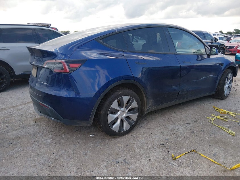 2023 Tesla Model y VIN 7SAYGDEE2PA054115 IAAI salvage auction — SIDE, Wait Title, sold $8,100 on 2026-08-02 (photo 4)