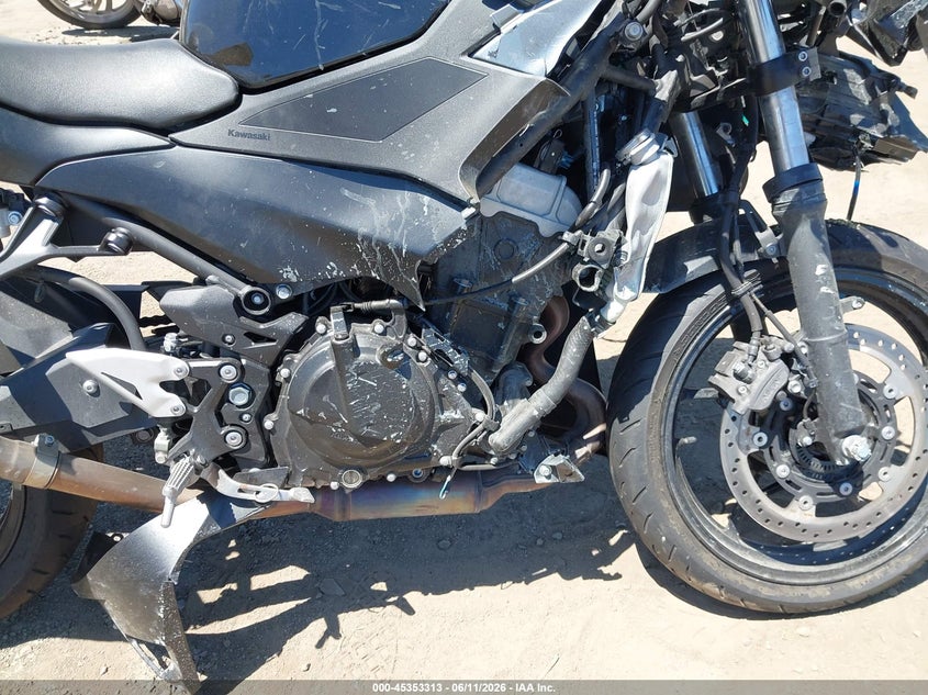 2025 Kawasaki Ninja VIN ML5EXGG16SDA66649 IAAI salvage auction — ALL OVER, Salvage (California), sold $525 on 2026-07-28 (photo 8)