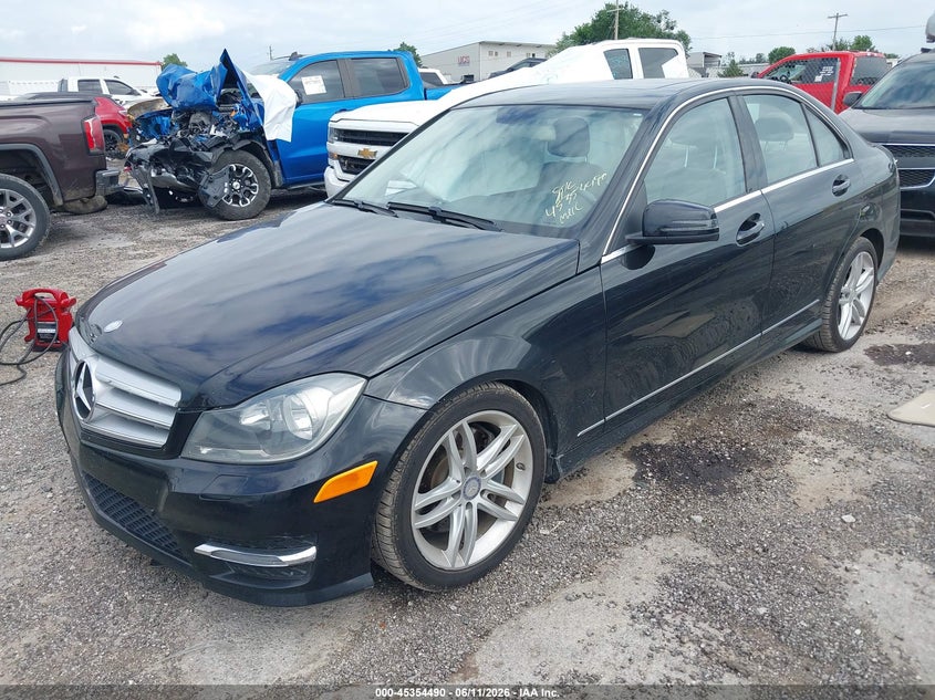 2013 Mercedes-benz C-klasse VIN WDDGF8AB7DR283581 IAAI salvage auction — SIDE, Salvage (Oklahoma), sold $25 on 2026-07-21 (photo 2)