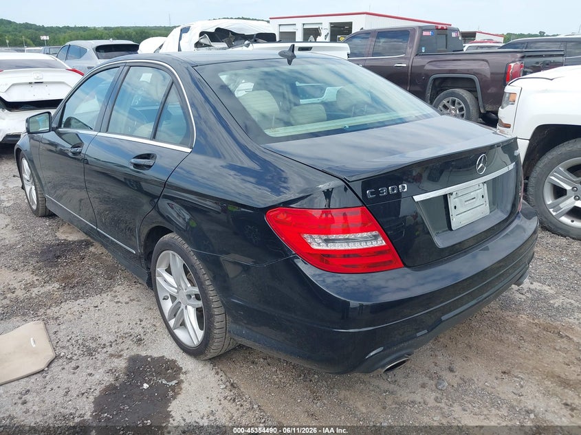 2013 Mercedes-benz C-klasse VIN WDDGF8AB7DR283581 IAAI salvage auction — SIDE, Salvage (Oklahoma), sold $25 on 2026-07-21 (photo 3)