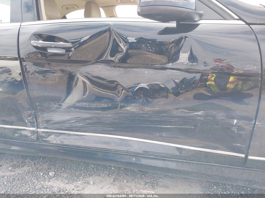 2013 Mercedes-benz C-klasse VIN WDDGF8AB7DR283581 IAAI salvage auction — SIDE, Salvage (Oklahoma), sold $25 on 2026-07-21 (photo 6)