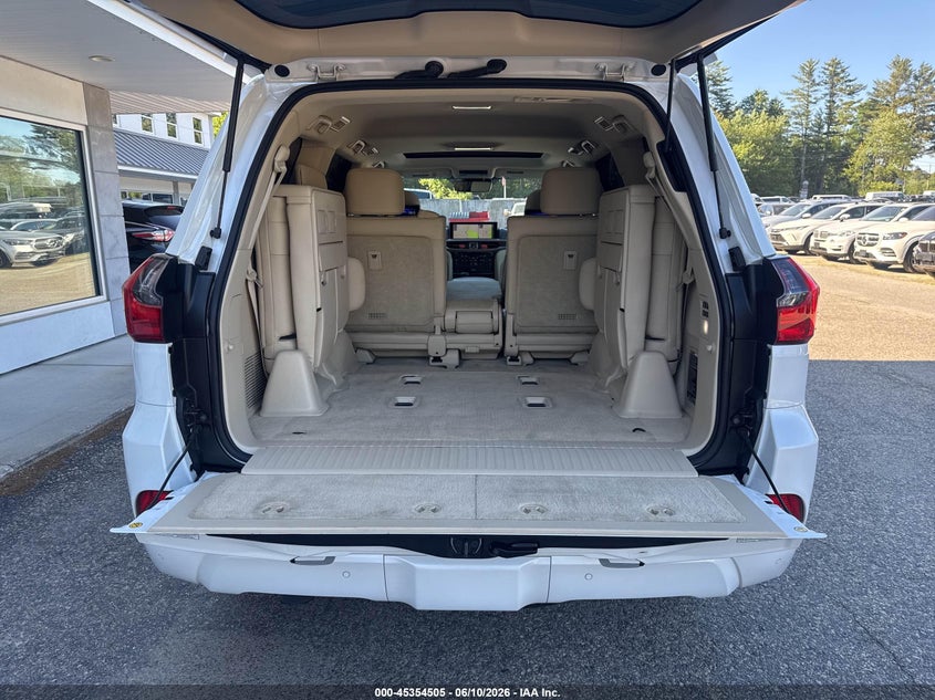 2016 Lexus Lx 570 VIN JTJHY7AX3G4213685 IAAI salvage auction — Normal Wear & Tear, Clear, sold $46,725 on 2026-07-08 (photo 6)