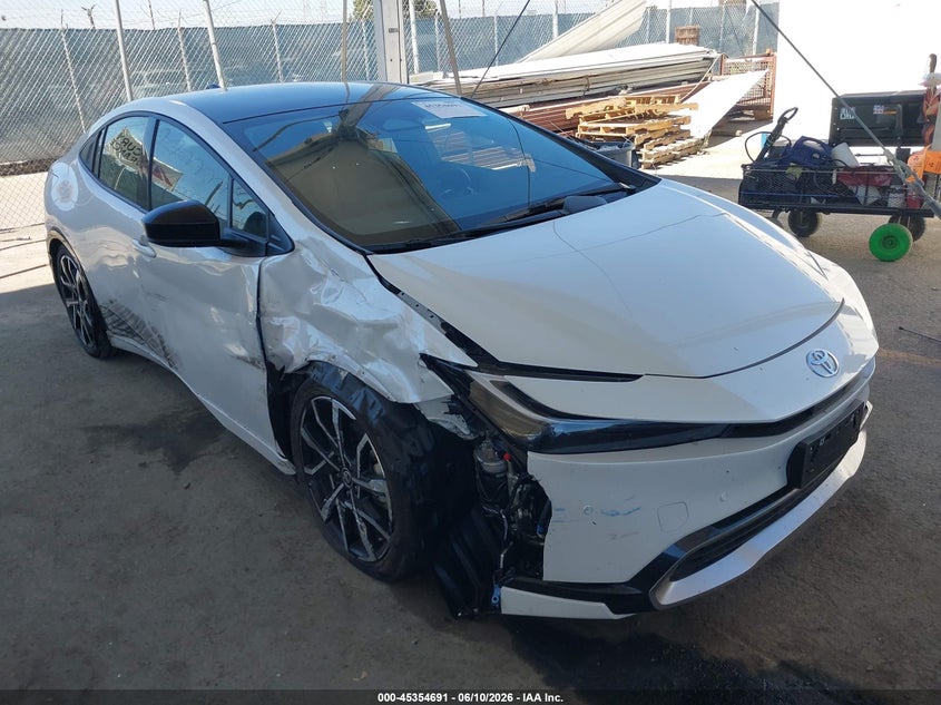 2026 Toyota Prius VIN JTDACACU8T3062670 IAAI salvage auction — RIGHT FRONT, Salvage Title, sold $13,900 on 2026-08-06 (photo 1)