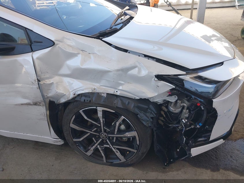 2026 Toyota Prius VIN JTDACACU8T3062670 IAAI salvage auction — RIGHT FRONT, Salvage Title, sold $13,900 on 2026-08-06 (photo 6)