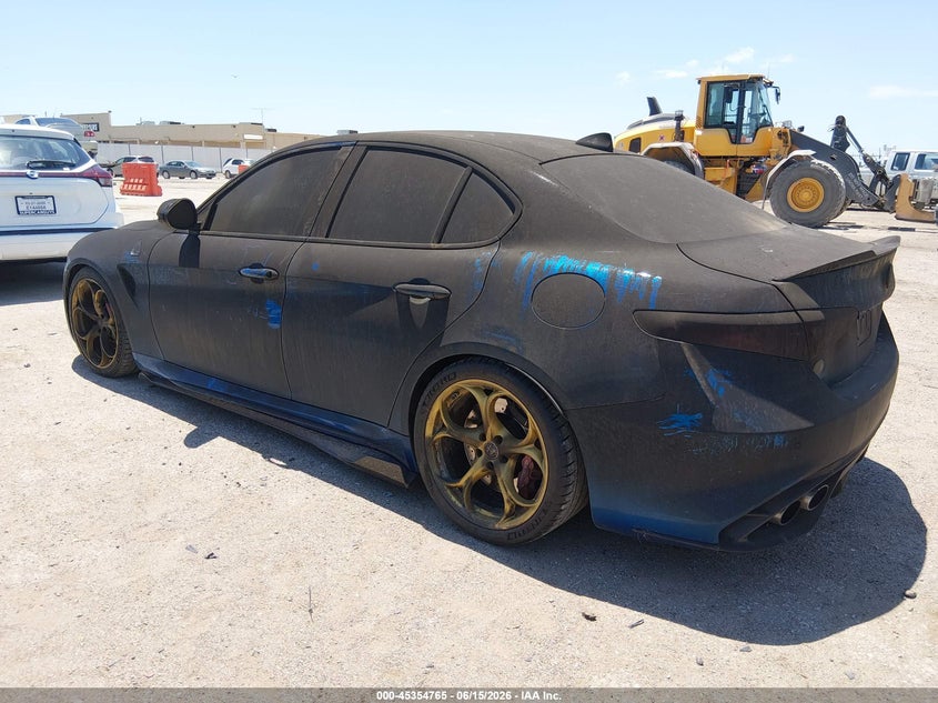 2018 Alfa romeo Giulia VIN ZARFAEAV6J7580948 IAAI salvage auction — EXTERIOR BURN, Salvage (Kansas), sold $25,800 on 2026-09-18 (photo 3)