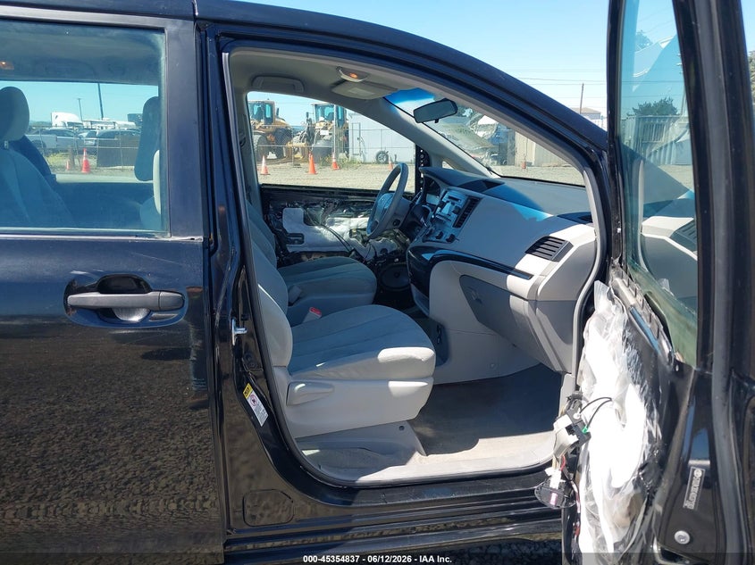 2013 Toyota Sienna VIN 5TDZK3DC4DS371303 IAAI salvage auction — RIGHT FRONT, Salvage (Oregon), sold $1,250 on 2026-07-27 (photo 5)