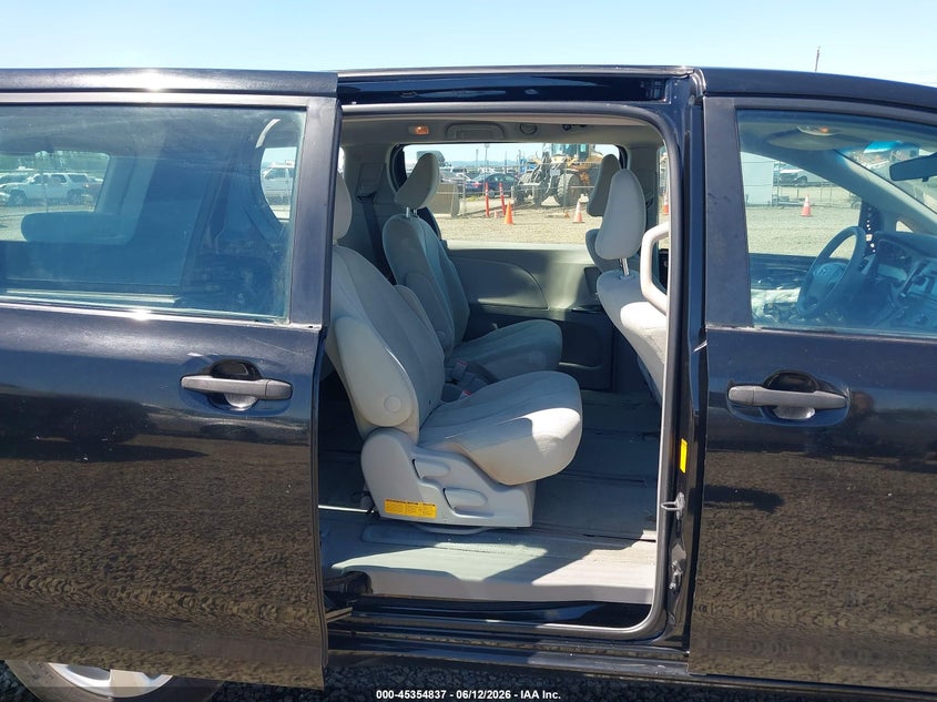 2013 Toyota Sienna VIN 5TDZK3DC4DS371303 IAAI salvage auction — RIGHT FRONT, Salvage (Oregon), sold $1,250 on 2026-07-27 (photo 8)
