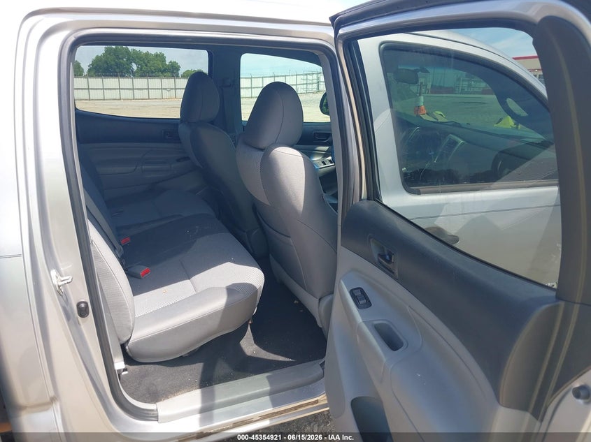 2015 Toyota Tacoma VIN 5TFLU4ENXFX146869 IAAI salvage auction — RIGHT FRONT, Salvage (Idaho), sold $8,850 on 2026-07-30 (photo 8)