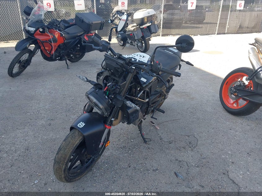 2024 Husqvarna Svartpilen VIN MD2JUJ405RN208300 IAAI salvage auction — VANDALISM, Salvage (Texas), sold $275 on 2026-07-29 (photo 2)
