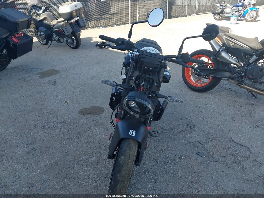 2024 Husqvarna Svartpilen VIN MD2JUJ405RN208300 IAAI salvage auction — VANDALISM, Salvage (Texas), sold $275 on 2026-07-29 (photo 5)