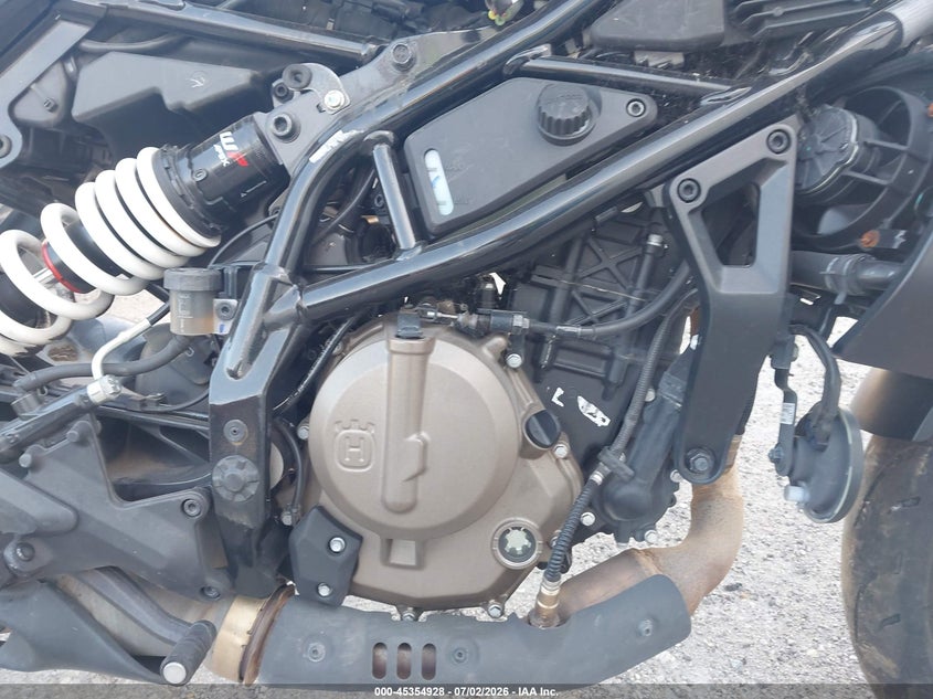 2024 Husqvarna Svartpilen VIN MD2JUJ405RN208300 IAAI salvage auction — VANDALISM, Salvage (Texas), sold $275 on 2026-07-29 (photo 8)