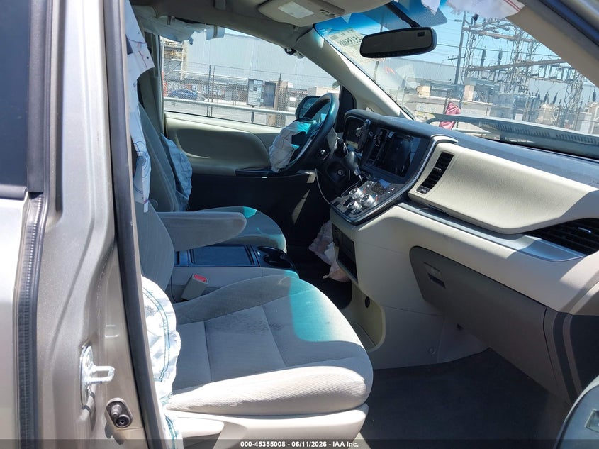 2017 Toyota Sienna VIN 5TDKZ3DC2HS841184 IAAI salvage auction — FRONT END, Salvage (California), sold $2,200 on 2026-07-21 (photo 5)