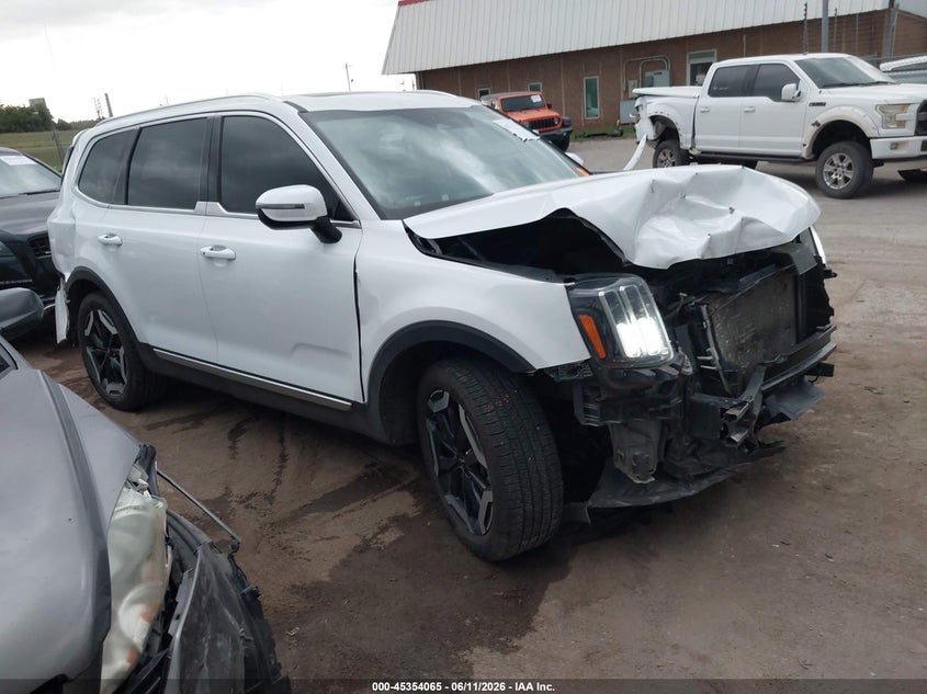 2023 Kia Telluride VIN 5XYP34GC1PG340985 IAAI salvage auction — FRONT & REAR, Salvage Title, sold $3,600 on 2026-07-29 (photo 1)