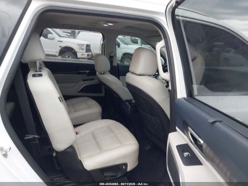 2023 Kia Telluride VIN 5XYP34GC1PG340985 IAAI salvage auction — FRONT & REAR, Salvage Title, sold $3,600 on 2026-07-29 (photo 8)