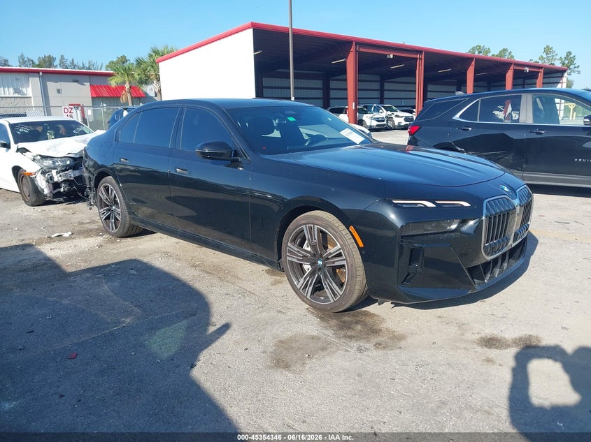 2024 BMW 7er VIN WBA33EJ09RCT12603 IAAI salvage auction — REAR END, Salvage Title, sold $50,500 on 2026-08-17 (photo 1)