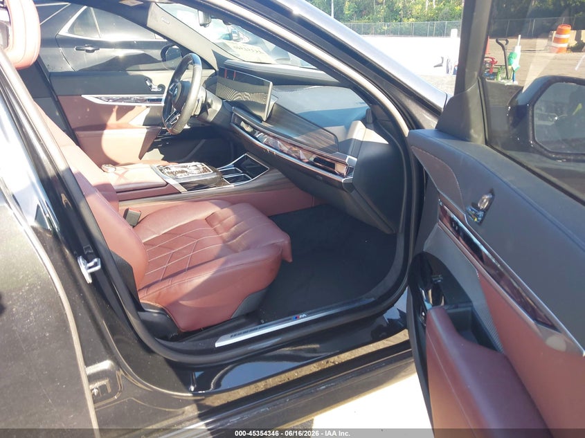 2024 BMW 7er VIN WBA33EJ09RCT12603 IAAI salvage auction — REAR END, Salvage Title, sold $50,500 on 2026-08-17 (photo 5)