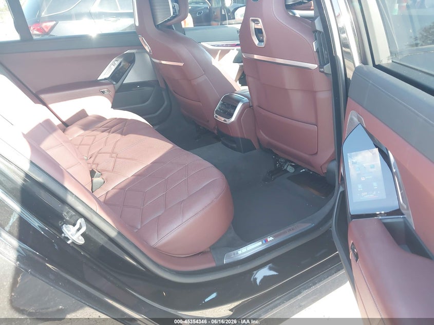 2024 BMW 7er VIN WBA33EJ09RCT12603 IAAI salvage auction — REAR END, Salvage Title, sold $50,500 on 2026-08-17 (photo 8)