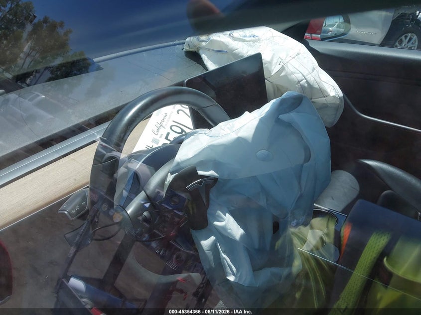 2019 Tesla Model 3 VIN 5YJ3E1EA9KF311422 IAAI salvage auction — LEFT FRONT, Salvage Title, sold $2,800 on 2026-07-17 (photo 7)