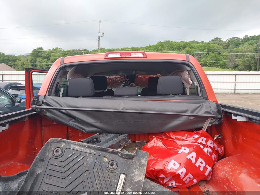 2018 Toyota Tundra VIN 5TFDY5F11JX732959 IAAI salvage auction — FRONT & REAR, Salvage (Iowa), sold $5,100 on 2026-07-29 (photo 6)