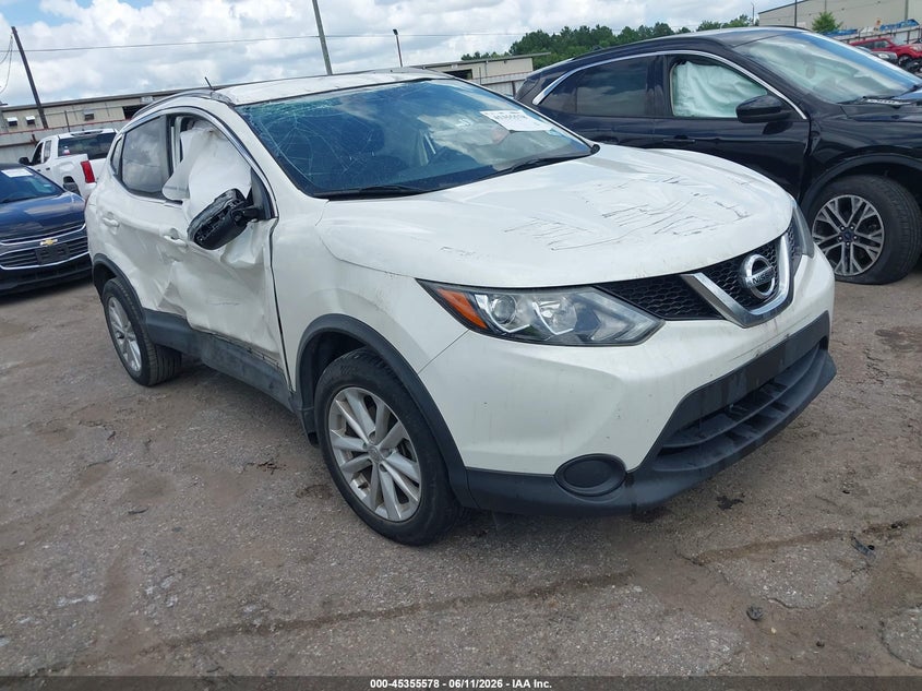 2017 Nissan VIN JN1BJ1CPXHW024256 — IAAI salvage auction photo