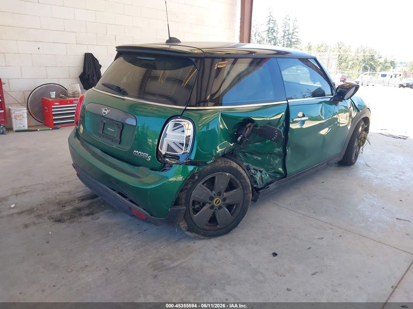 2021 Mini Hard top VIN WMWXP3C01M2N97951 IAAI salvage auction — REAR END, Bill Of Sale (Washington), sold $2,575 on 2026-07-30 (photo 4)