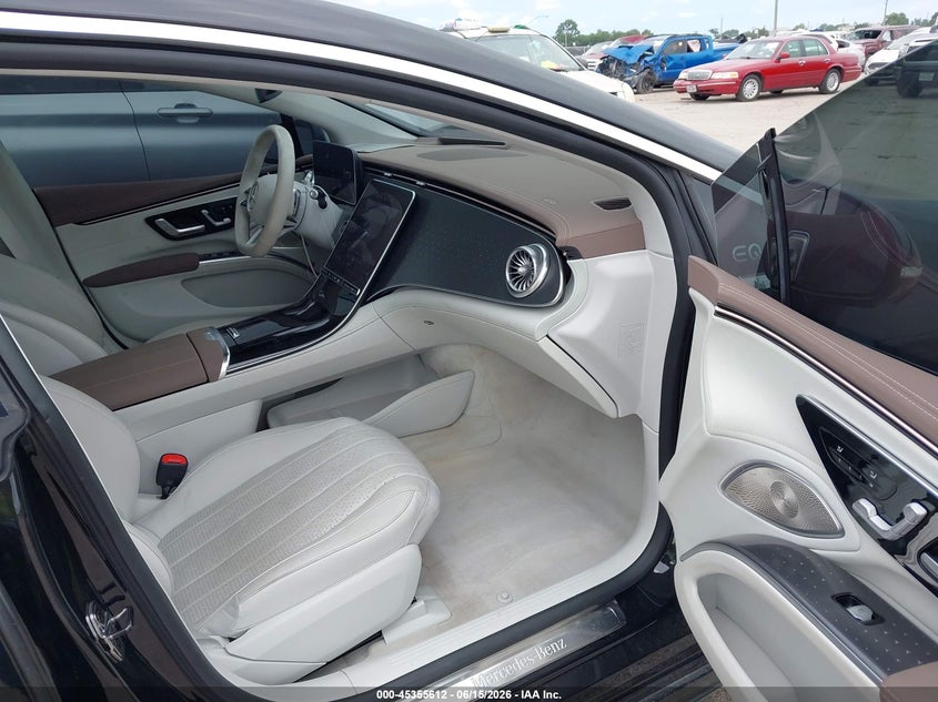 2023 Mercedes-benz Eqs VIN W1KCG2DB1PA025581 IAAI salvage auction — RIGHT REAR, Salvage Title, sold $19,800 on 2026-08-31 (photo 5)