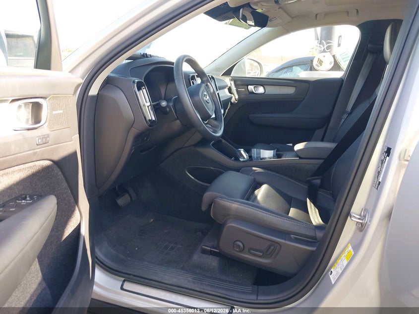 2024 Volvo Xc40 VIN YV4L12UF4R2359600 IAAI salvage auction — REAR END, Salvage Title, sold $8,600 on 2026-07-24 (photo 5)