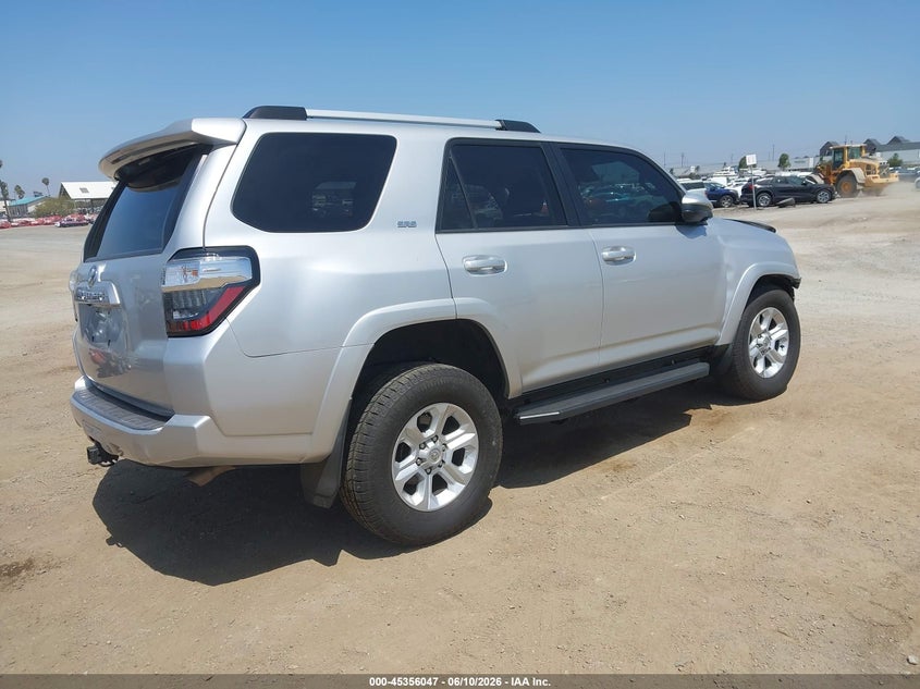 2022 Toyota 4runner VIN JTEEU5JR2N5264153 IAAI salvage auction — RIGHT FRONT, Salvage Title, sold $11,000 on 2026-07-10 (photo 4)