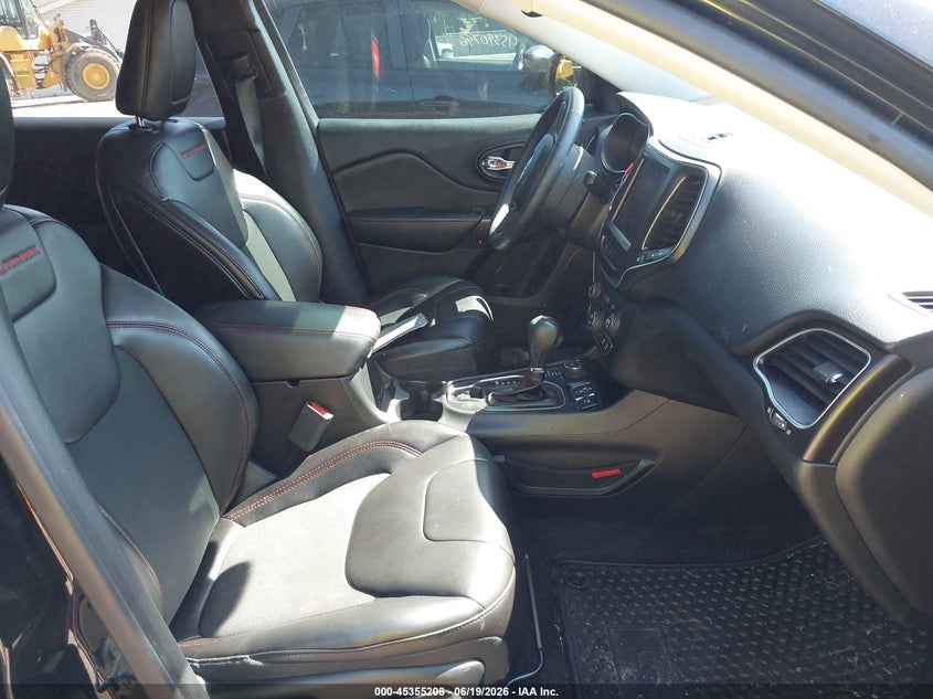 2019 Jeep Cherokee VIN 1C4PJMBX3KD257470 IAAI salvage auction — FRONT END, Salvage Title, sold $1,500 on 2026-08-29 (photo 5)