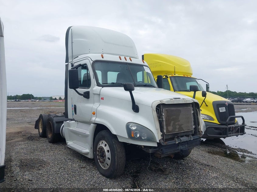 2017 Freightliner Cascadia 125 VIN 1FUJGEBGXHLHX7265 IAAI salvage auction — REPOSSESSION, Clear (Georgia), sold $7,050 on 2026-07-15 (photo 1)