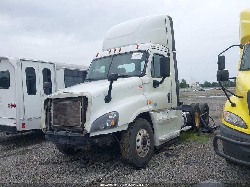2017 Freightliner Cascadia 125 VIN 1FUJGEBGXHLHX7265 IAAI salvage auction — REPOSSESSION, Clear (Georgia), sold $7,050 on 2026-07-15 (photo 2)