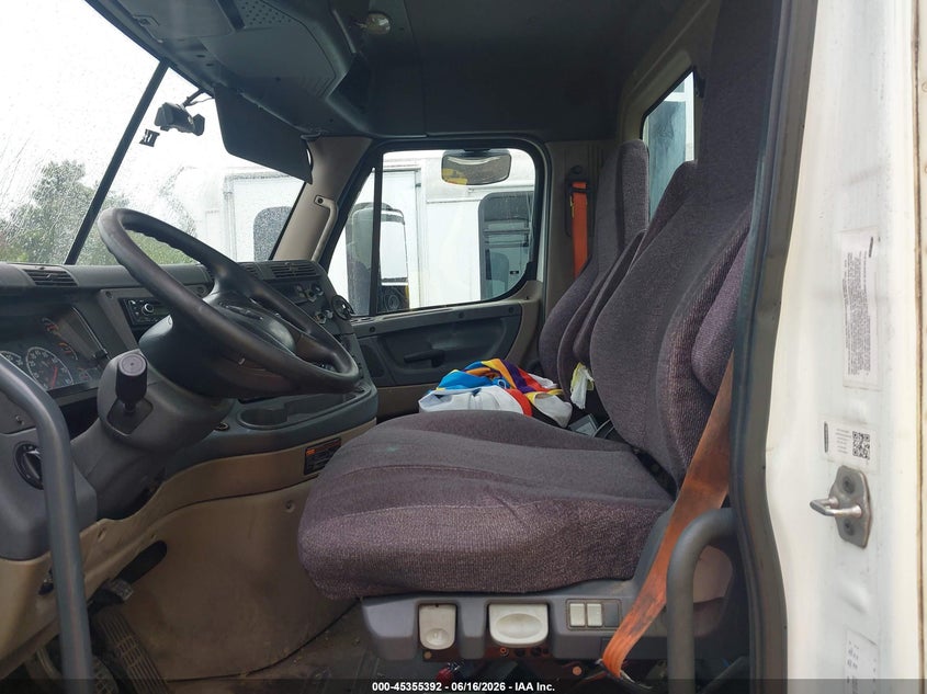 2017 Freightliner Cascadia 125 VIN 1FUJGEBGXHLHX7265 IAAI salvage auction — REPOSSESSION, Clear (Georgia), sold $7,050 on 2026-07-15 (photo 6)