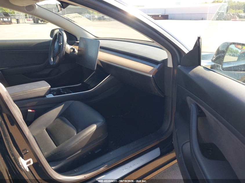 2018 Tesla Model 3 VIN 5YJ3E1EB9JF181987 IAAI salvage auction — RIGHT SIDE, Salvage Title, sold $5,700 on 2026-07-21 (photo 5)