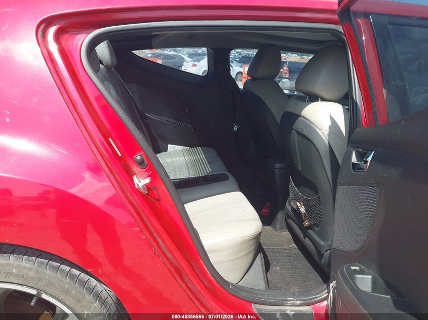 2013 Hyundai Veloster VIN KMHTC6AD3DU091915 IAAI salvage auction — NORMAL WEAR, Clear (Tennessee), sold $325 on 2026-07-15 (photo 8)