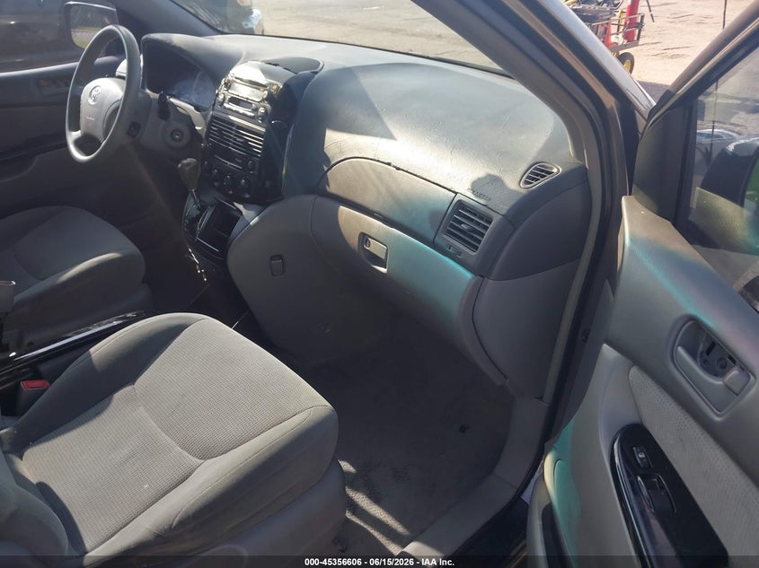 2004 Toyota Sienna VIN 5TDZA23CX4S022631 IAAI salvage auction — REAR END, Clear (Florida), sold $900 on 2026-07-07 (photo 5)