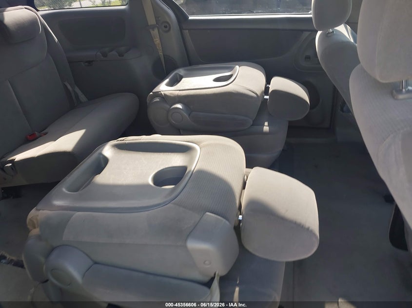 2004 Toyota Sienna VIN 5TDZA23CX4S022631 IAAI salvage auction — REAR END, Clear (Florida), sold $900 on 2026-07-07 (photo 8)