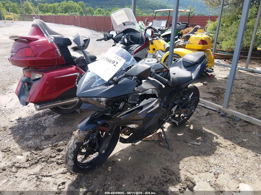 2025 Kawasaki VIN ML5EXGG14SDA71803 IAAI salvage auction — LEFT & RIGHT, Salvage (Pennsylvania), sold $1,650 on 2026-07-08 (photo 2)