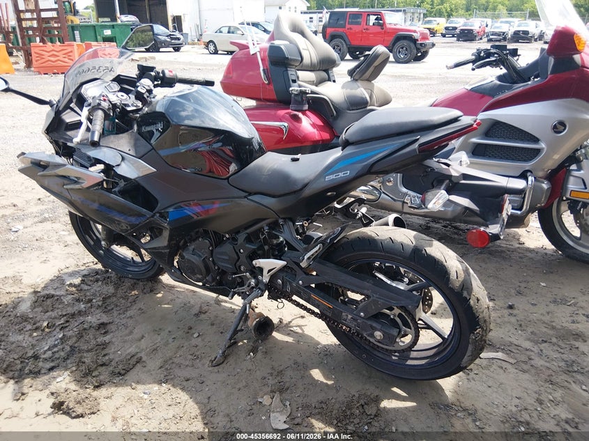 2025 Kawasaki VIN ML5EXGG14SDA71803 IAAI salvage auction — LEFT & RIGHT, Salvage (Pennsylvania), sold $1,650 on 2026-07-08 (photo 3)