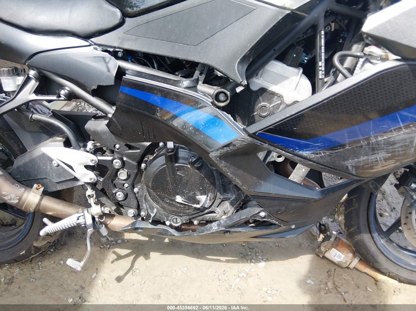 2025 Kawasaki VIN ML5EXGG14SDA71803 IAAI salvage auction — LEFT & RIGHT, Salvage (Pennsylvania), sold $1,650 on 2026-07-08 (photo 8)