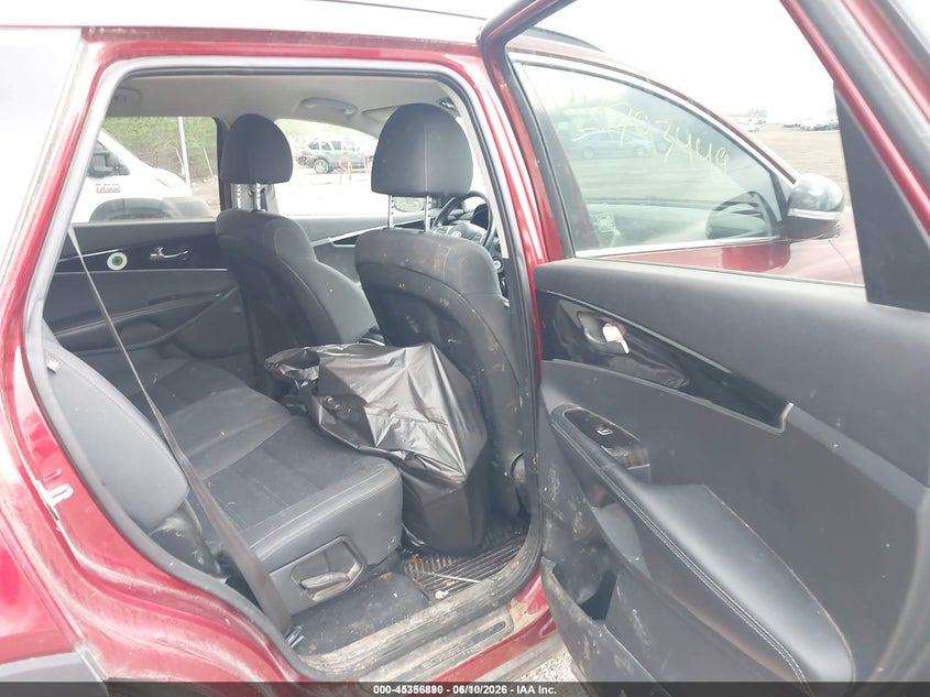 2019 Kia Sorento VIN 5XYPGDA56KG592867 IAAI salvage auction — FRONT & REAR, Clear (Indiana), sold $1,850 on 2026-07-08 (photo 8)